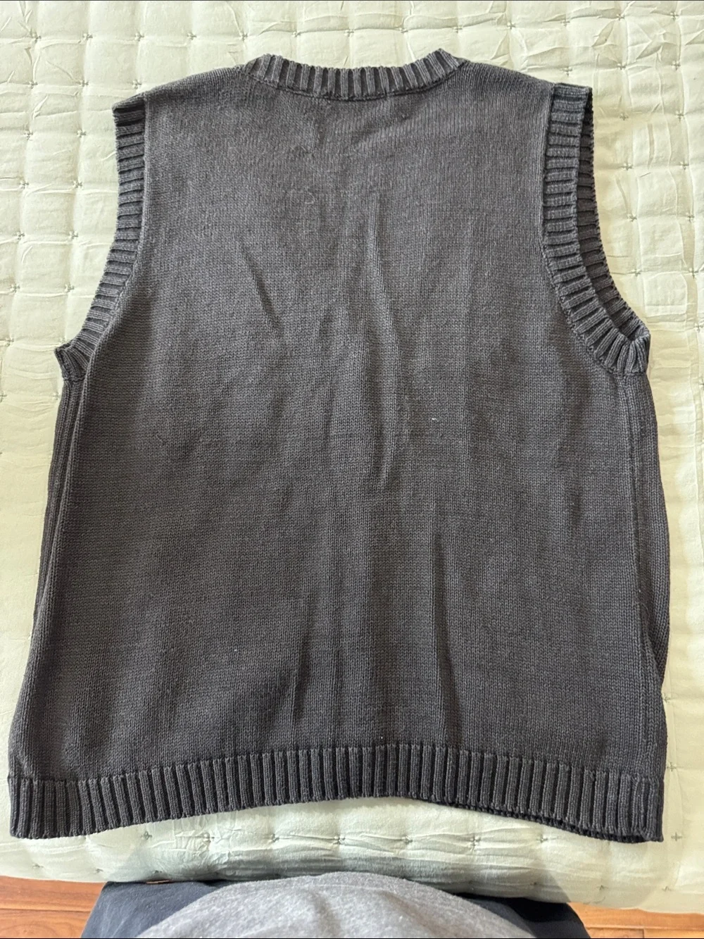 Women’s Black Knit vintage Vest with Apple Appliqués - Picture 2 of 2